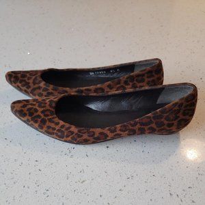 Stuart Weitzman Cheetah Leopard Animal Print  Velvet Pointed Toe Flats 6.5